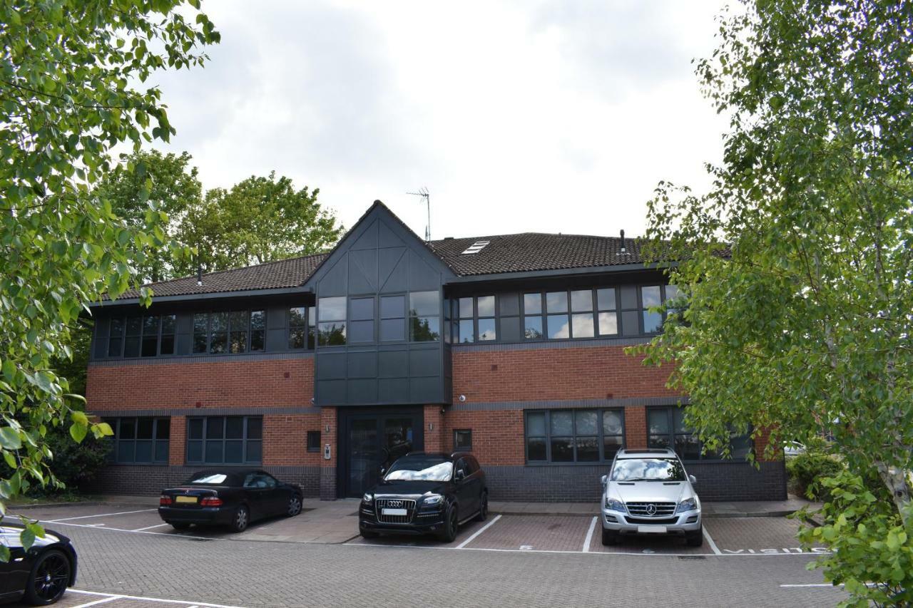 Watford Apartments Century House, Self Contained Units Exterior photo